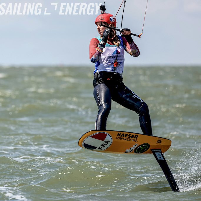 En direct des Pays-Bas 🇳🇱 
Je bataille avec le 🔝mondial femme 💪
2 jours de courses et 7 manches validées. Je ne lâche rien 🥳😇
<a href="/hellowork/">Hellowork</a> <a href="/sellsy_app/">Sellsy</a> <a href="/TeamMichelin/">KC Team Michelin</a> <a href="/TransportChevr2/">Transport Chevrot</a> <a href="/BPMed/">BPMED</a>