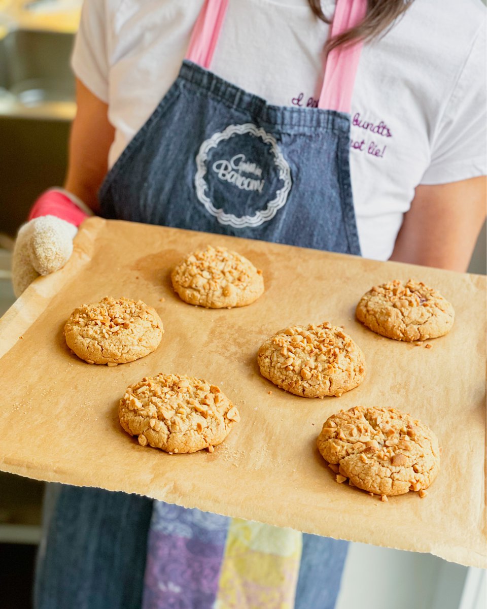 Peanut Butter Cookies Filled with Jam 💗 Meine Cookie Antwort auf das klassische Sandwich mit Erdnussbutter und Marmelade.

📌 Das Rezept? Gibt’s in meiner App! xxx Cyn

#cookies #backen #modernbaking #cynthiabarcomi
