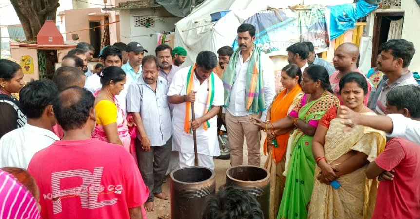 TeamRK_BJP's tweet photo. Under the BJP Basti Baata Program inaugurated the under ground drainage works in Ward No.3 along with party leaders and resindents.
#RKWithBJP #RKWithSCB #SCBWithBJP https://t.co/MvFyzJr4Dp