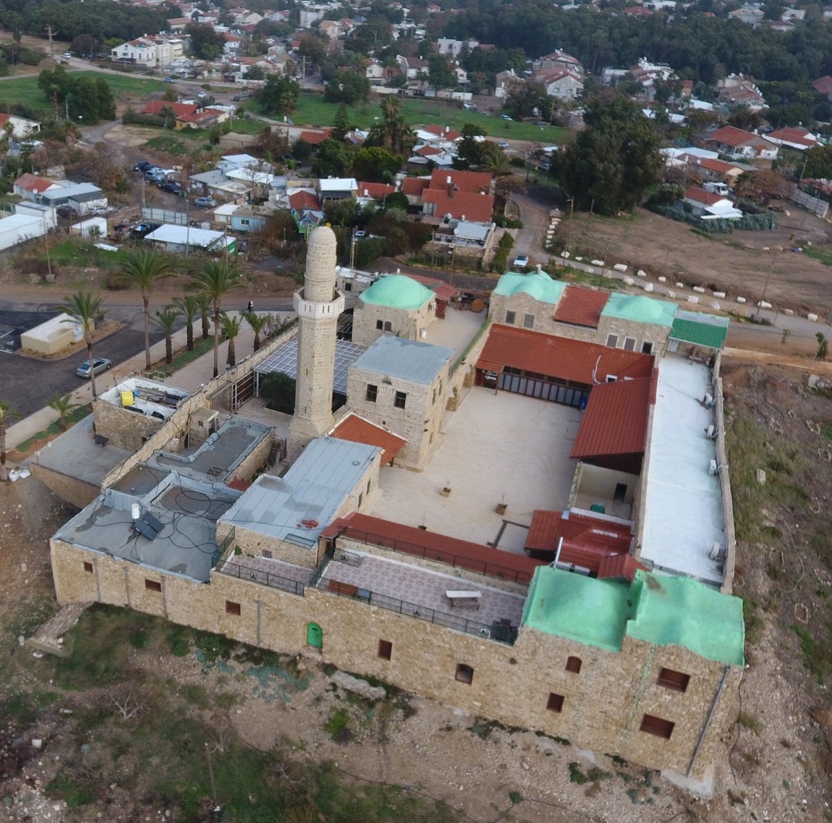 مسجد سيدنا علي في مدينة هرتسليا الإسرائيلية هو واحد من بين أكثر من 400 مسجد في إسرائيل. 
جمعة مباركة…