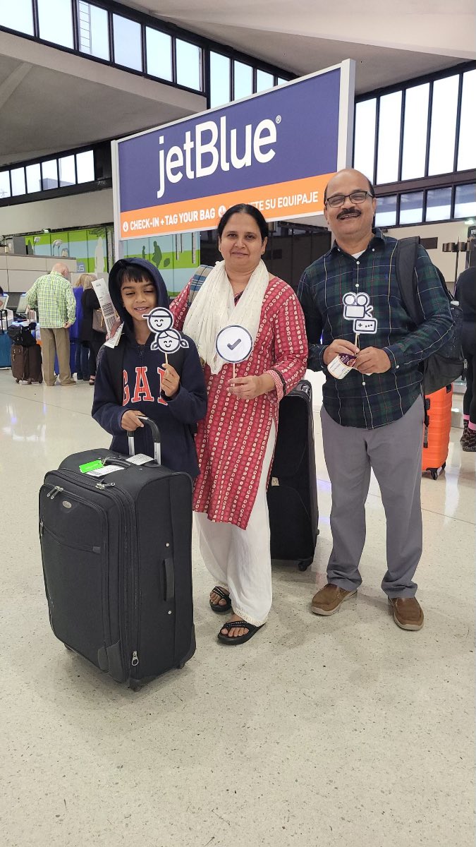 TsharaC's tweet photo. Family tings #jetblueAOfunweek #ewr @JetBlue https://t.co/vdOuMKATA7