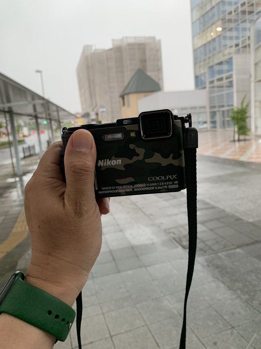 kikuling's tweet photo. 早速、ゲリラ豪雨で防水のありがたみを感じる?
#AW130
#防水コンデジ https://t.co/hGpvcj7Vfz
