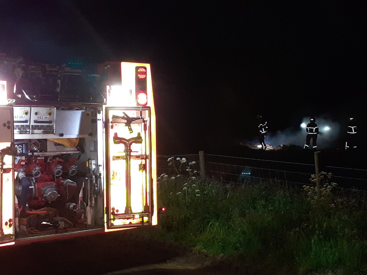 CMBC_CPT's tweet photo. Teams 1 & 2 assisting with @WYFRSCaldTeam on cold edge road with 2 fires brought under control quickly @CSW309 @warden_liz @wardenseb324 @csw322 #bemoreaware https://t.co/wjoDsEQl7O