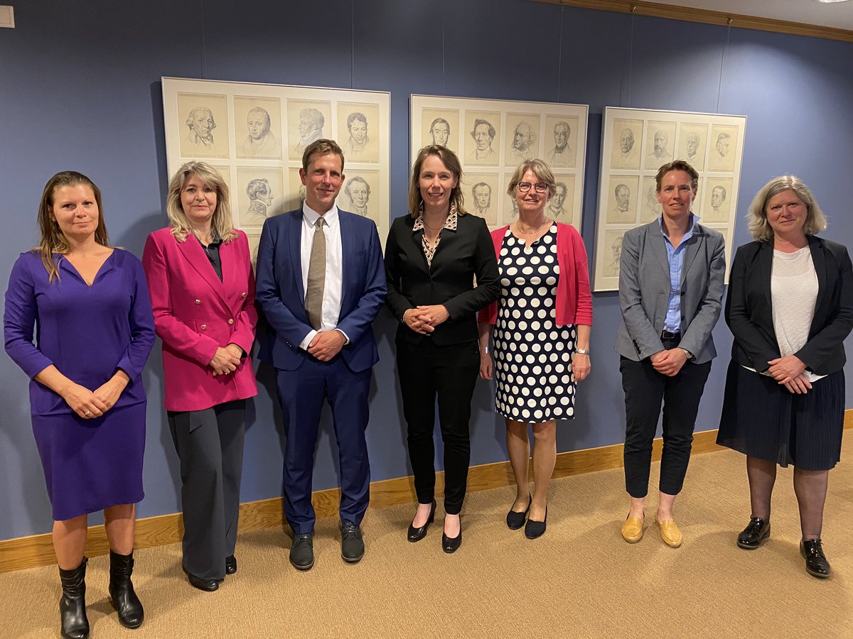 Voor een vitale democratie zijn niet alleen politieke ambtsdragers nodig. Ook de mensen die hen ondersteunen zijn van onschatbare waarde voor het functioneren van bestuur en democratie. Gisteren sprak ik de vereniging van @griffiers, de vereniging van <a href="/gemeentesecr/">VGS</a> en de <a href="/NVRRNL/">NVRR</a>.