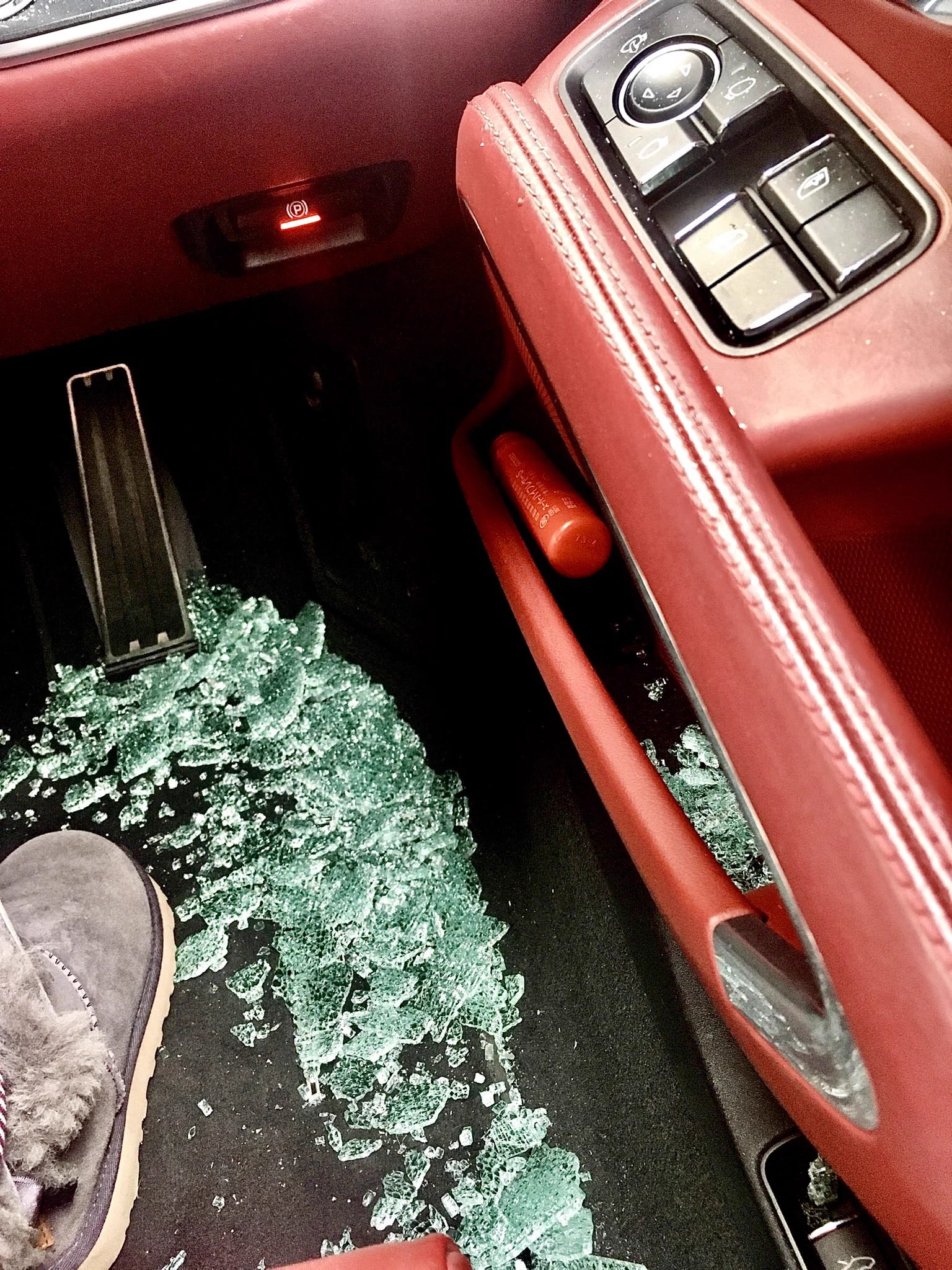 @dorbsuta @sgwrtkhk 住宅街徐行していて自転車に横から猛スピードで突っ込まれました😢 