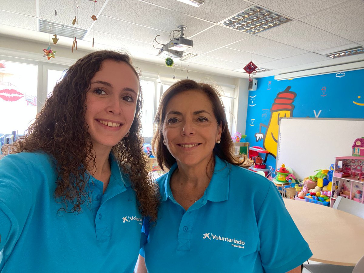 JuntosAs's tweet photo. El voluntariado de @caixabank no para. Durante los meses de Junio y Julio seguiremos colaborando con #Ciberaulas #VoluntariadoHospitalario #Zaragoza https://t.co/mju4Rncn7f