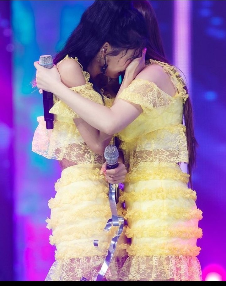 nancystanerlife's tweet photo. Still remember this moment l cried so much on this day l think for every merry this day will be unforgettable🥺😭
#NANCY #HEYBIN
#MOMOLAND
@MMLD_Official https://t.co/4kglC8LpAh