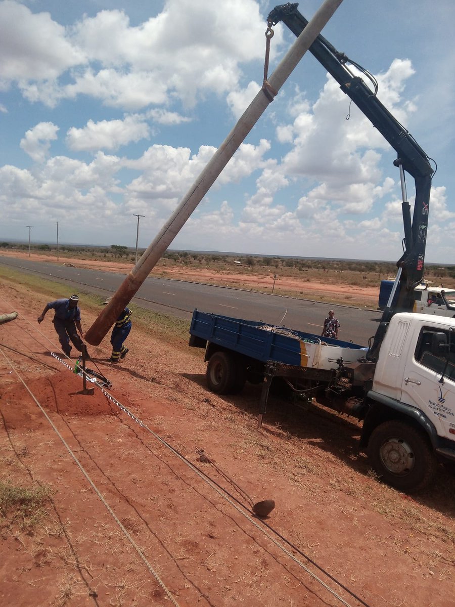 KenyaPower's tweet photo. Our Nairobi South Operations team carrying out maintenance on the Kiboko high voltage power line along Loitokitok-Emali Rd.
We are undertaking massive network reinforcement projects within Loitokitok, to cater for the growing power demand in Kajiado County.
#KenyaPowerAtWork https://t.co/EBD9EFTBKO
