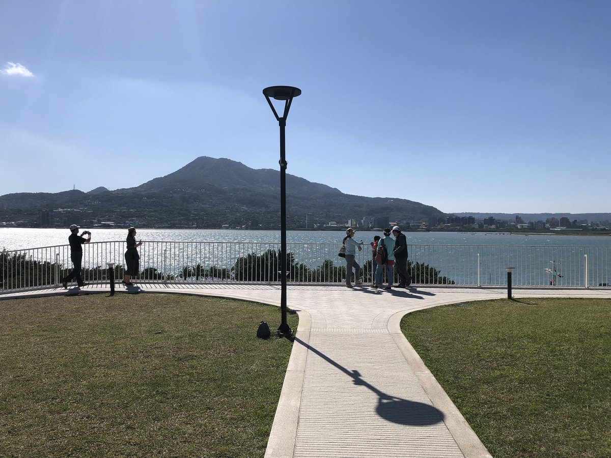 Foodelicious_tw's tweet photo. #Summer  + #sunny  = perfect time to take a walk near the river! https://t.co/ceArDQ4nY7