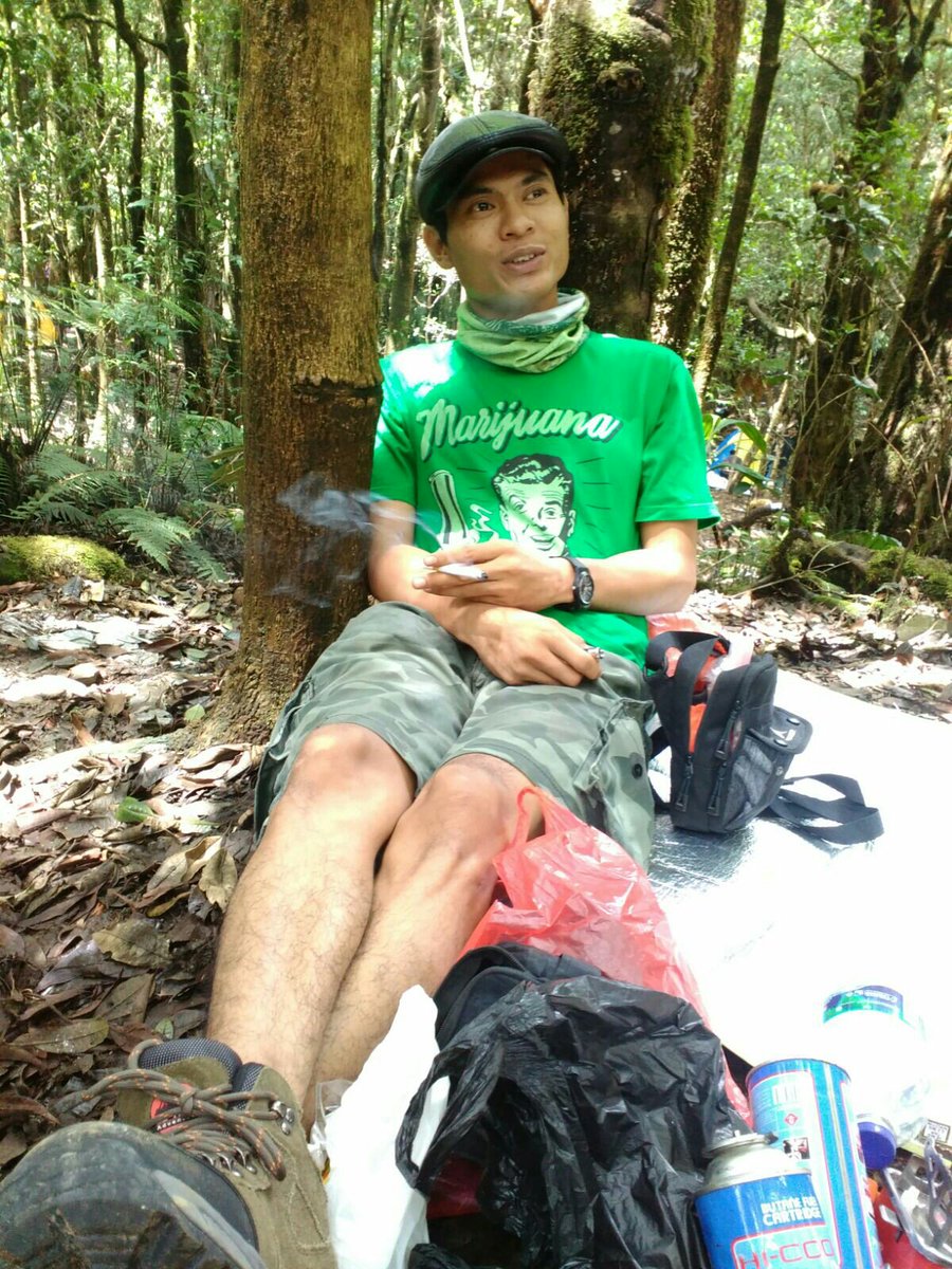 fajaranwar's tweet photo. Aku cuma Kangen !! Iye , kangen dicumbu angin yg membawa ketenangan , kangen suara suara burung yg membuat kenyamanan . Yg enak lagi ,  ya itu Ngupi dan Kretek , kamu dn kabut syahdu ☺️ https://t.co/X5YtZjOBOK