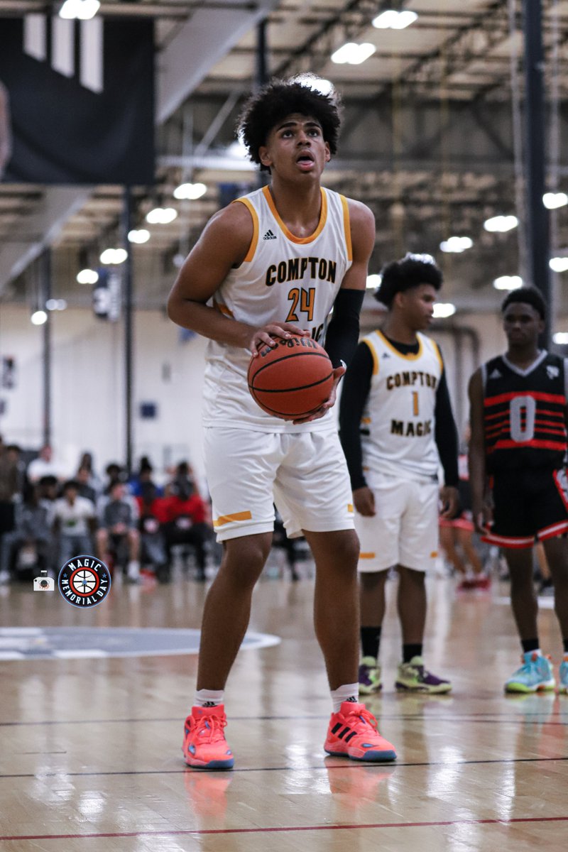 SaturninoPhotos's tweet photo. #MMD2022 #MagicBoyz
@MagicMemorial
@Compton_Magic
#comptonMagic #memorialdayweekend #aaubasketball #opengympremier #prolificevents #thachatpodcast #3ssb #adidasgoldgauntlet #3stripelife #saturninophotography #magiclife https://t.co/oFihQIaOfS