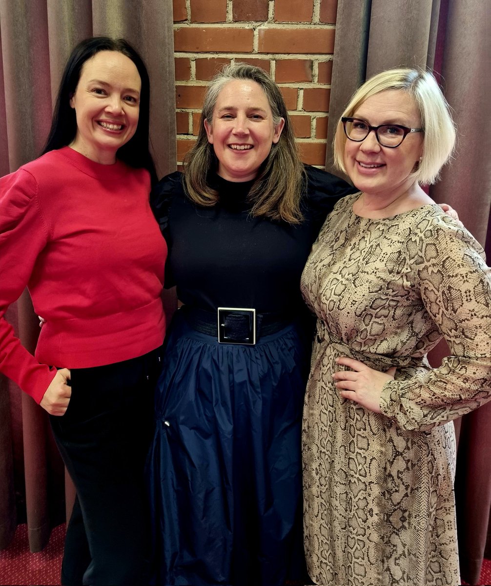 Huge thanks to <a href="/VivGroskop/">Viv Groskop</a> for fantastic, emotional and super useful "How to own the room" workshop at Retoriikan Kesäkoulu yesterday! 🎯

Now it's time for the annual seminar day, and we get to hear Viv's speech now.

#RKesakoulu #viestintä #puhe
<a href="/TerhiMajasalmi/">Terhi Majasalmi</a> <a href="/RKesakoulu/">Retoriikan kesäkoulu</a>