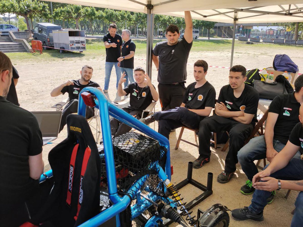institutemt's tweet photo. El passat 13 de maig, l'alumnat de 2n CFGS d'Automoció va competir a l’Electrocat.
#fp #automocio #cfgs #ciclesformatius #alumnat #electrocat #santaperpetua #granollers #emt #iesemt #institut https://t.co/DeVJW3sdEi