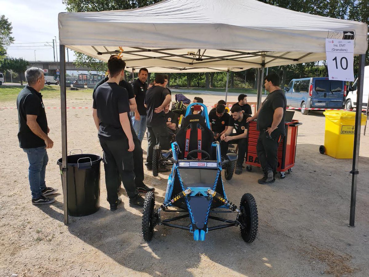 institutemt's tweet photo. El passat 13 de maig, l'alumnat de 2n CFGS d'Automoció va competir a l’Electrocat.
#fp #automocio #cfgs #ciclesformatius #alumnat #electrocat #santaperpetua #granollers #emt #iesemt #institut https://t.co/DeVJW3sdEi