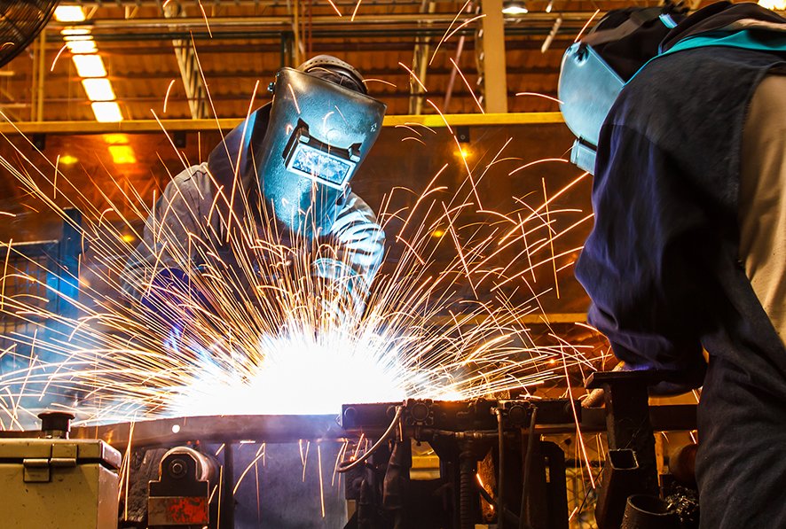 En su astillero de Vilanova i la Geltrú (Barcelona), el equipo de SYM NAVAL diseña y construye 👷 buques portuarios 🛥️ en acero y aluminio clasificados por IACS, siempre comprometiéndose con los plazos de entrega como máxima prioridad.

sym-naval.com/es/construccio…