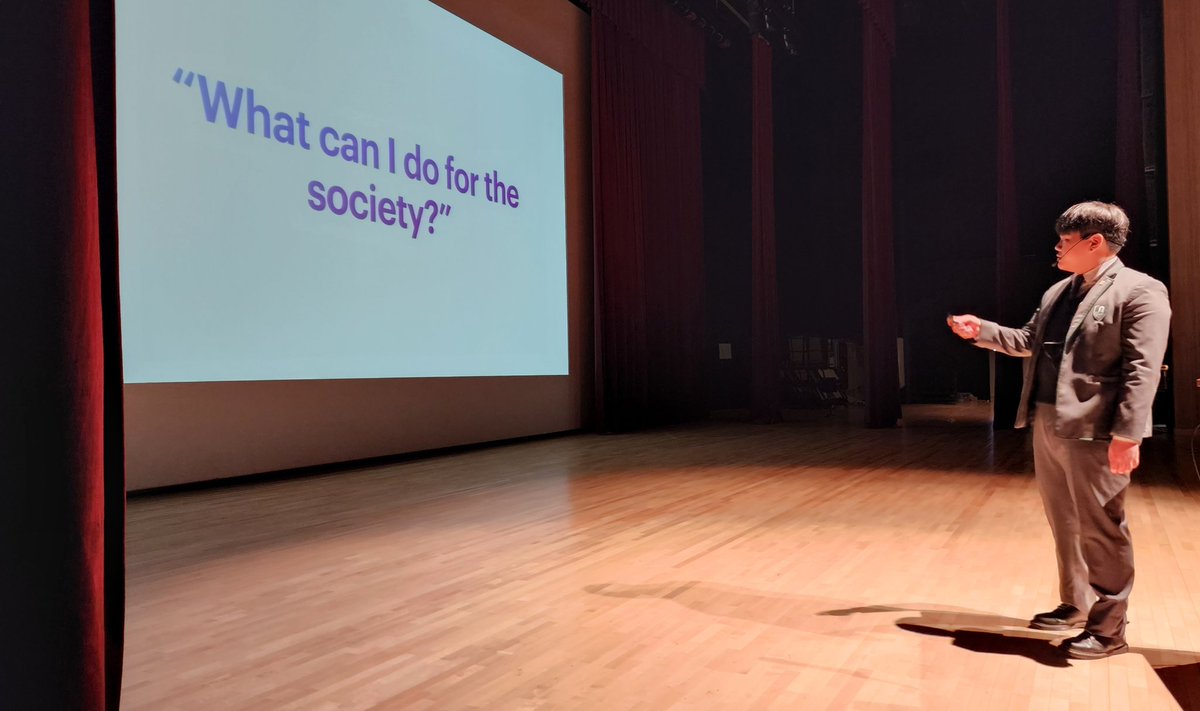 Our Capstone Scholars (top Capstone students) presented their year to their peers, especially with advice to incoming Seniors to not procrastinate (as they do). Here's to the 2021-22 cohort of Capstone graduates!
#sja_jeju #capstone
