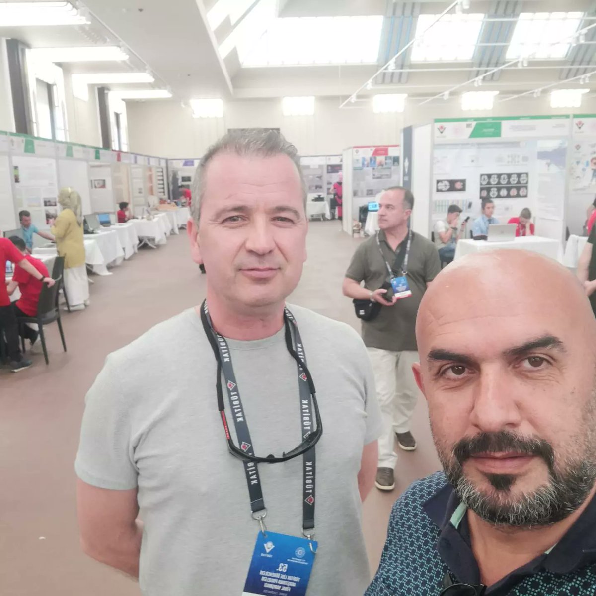 TÜBİTAK 2204-A proje yarışmasında İstanbul Avrupa bölgesinde birinci olan "Kuantumlanmış manyetik Alan Denklemlerinin Filtre Sistemine Uyarlanabilirliği" projemiz Türkiye Finallerini başarı ile tamamlamıştır. Öğrencimizi ve danışman öğretmenlerimizi tebrik ederiz. <a href="/ersanulusan/">Ersan Ulusan</a>