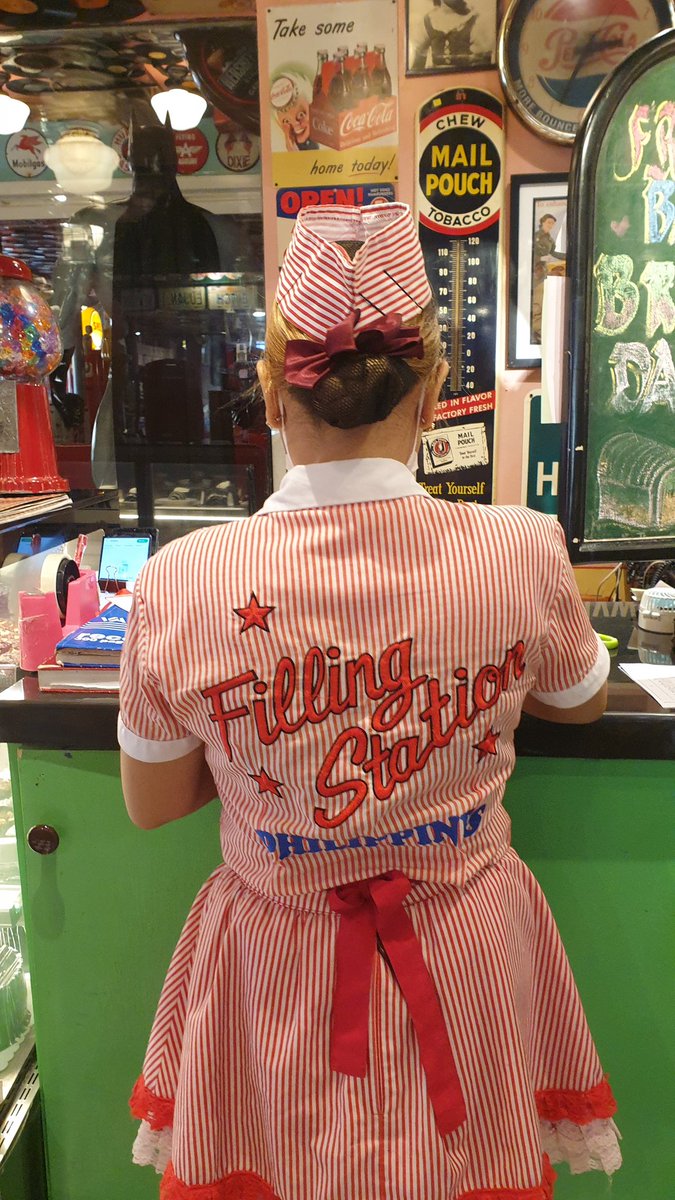 jerome_araullo's tweet photo. The waitress #fillingstation https://t.co/IIQGEGkmgg
