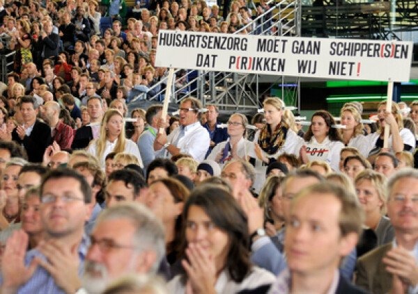 Waar richten we ons op tijdens de actieweek en malieveld manifestatie 1 juli!? #iedereeneenhuisarts
Actieweek en Malieveldmanifestatie 1 juli: juist nu is actie nodig - vphuisartsen.nl/actieweek-en-m…