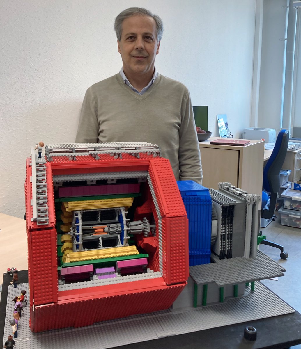 The spokesperson of <a href="/ALICEexperiment/">ALICE Experiment</a> talked at the physics colloquium in Münster and inspects the first ALICE Lego Model in mini figure scale. More soon <a href="/byopd/">Build Your Own Particle Detector</a>