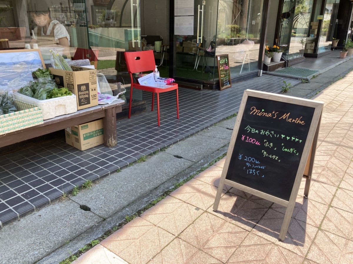 dm_nakagomi's tweet image. #3YES さん、#ありがとうや  さん、#浅岡のハンドセラピー　さん、皆さん出店してくれました！朝からすごくにぎやかだったそうです。近所のみなさんもきてくれたみたいです！　＃nakagomi #なかごみ　#チャレンジショップ　　#緑の芝生と白いスターテント