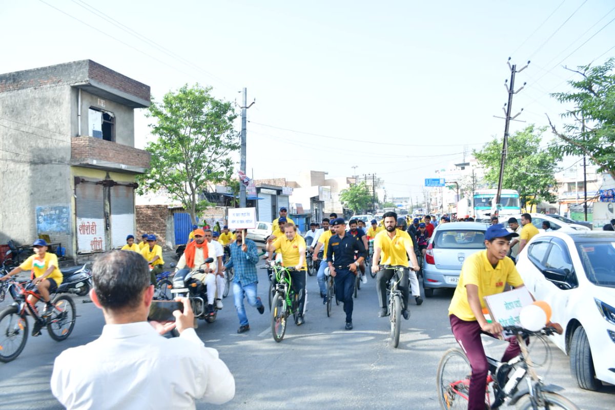 As part of Azadi Ka Amrit Mahotsav, we organized a Cycle Rally in Jhajjar district.

Hon'ble Member of Parliament, Dr. Arvind Sharma ji flagged off the rally and peddled approx. 8 km around Jhajjar city, to encourage the participants.
#WorldCycleDay  #Cycling4India #StayHealthy