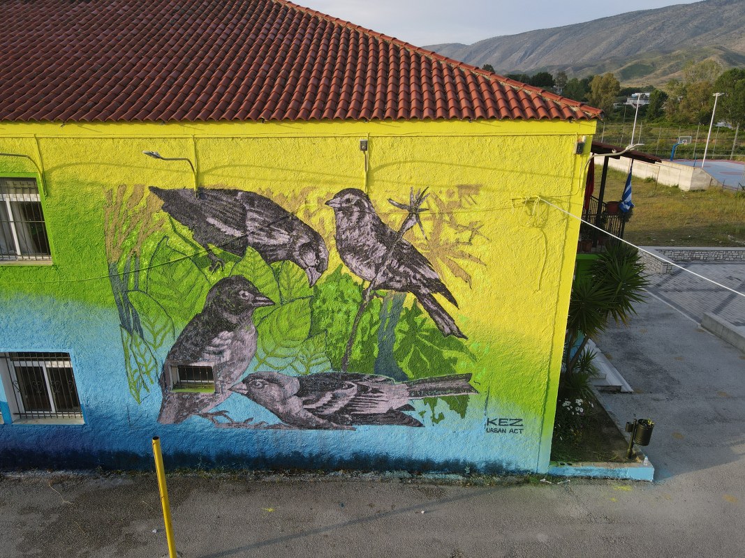 GreeceinAlbania's tweet photo. 🎨 Grupi i artistëve të https://t.co/dulDQJkp7K pas Dropullit vizitoi  Bashkia #Finiq!  Zbukuroi në mënyrën e vet unike shkollën e mesme të bashkuar "Lefter Talo" në #Livadhja dhe i dha ngjyrë godinës së Bashkisë!
#greeceinalbania_activities 
#greeceweek2022 https://t.co/DUaBgrEBSv