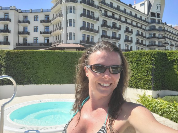 Le weekend commence bien BizzXXL les amis 😘 https://t.co/bIinO6ykYa