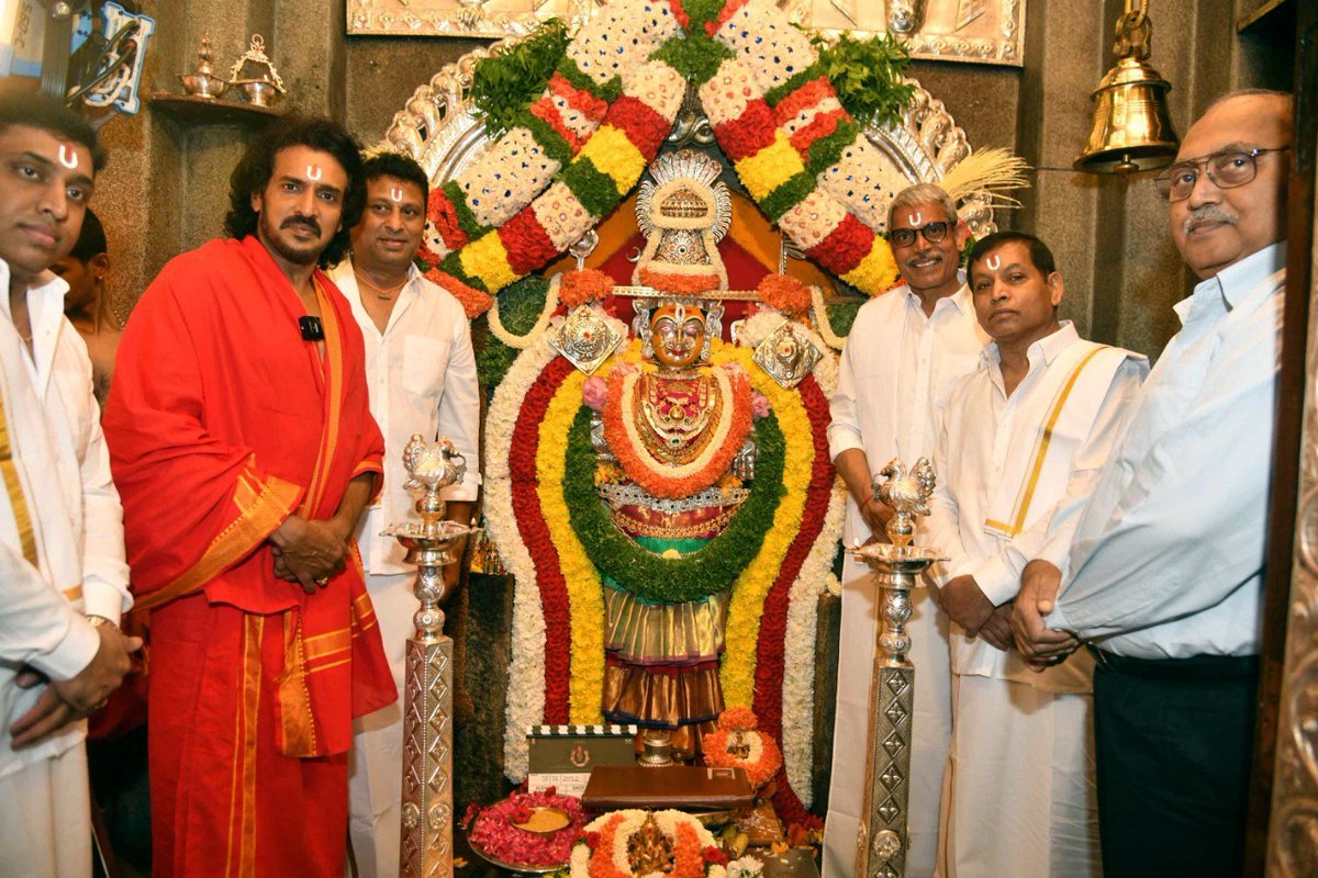 taran_adarsh's tweet photo. LAHARI FILMS - UPENDRA LAUNCH NEW POSTER... #LahariMusic's film production firm #LahariFilmsLLP and #VenusEnterrtainers unveil second poster of PAN-#India film #uithemovie... Directed by actor #Upendra, who also stars in the film. https://t.co/xidV3Cz1K4