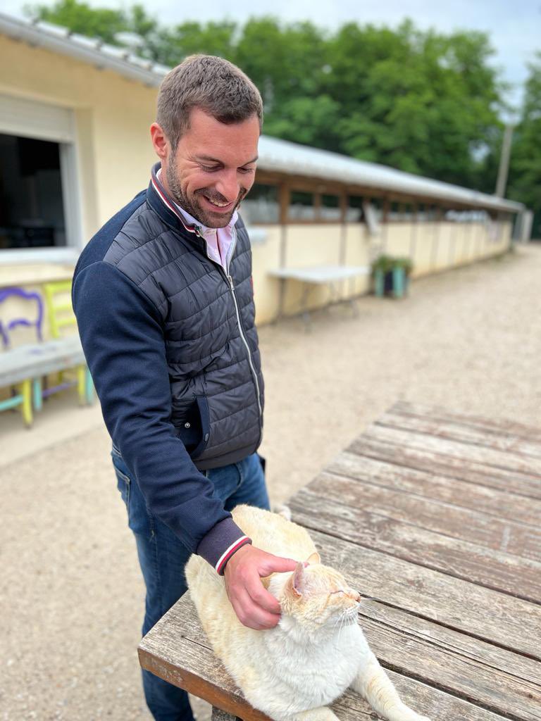 JulienOdoul's tweet photo. 🐱 J’ai visité ce matin la @SPA_Officiel de #Nailly pour saluer les personnels admirables qui accueillent et prennent soin de nos amis à quatre 🐾. Avec @MLP_officiel, je défendrai la condition animale et je soutiendrai les associations protectrices.
#legislatives2022
#JeVoteRN https://t.co/jaw7JJKxBe