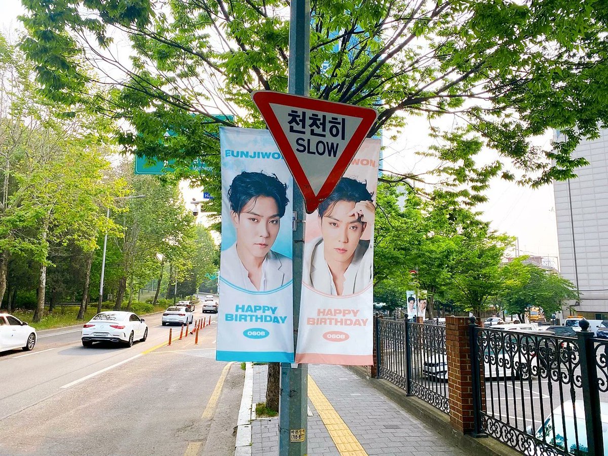 eudemonic_G1's tweet photo. 🎉 𝗘𝗨𝗡𝗝𝗜𝗪𝗢𝗡 𝗥𝗢𝗔𝗗 🛣

합정역 주변에 가로등 배너 설치 완료‼
주말 동안 은지원 로드를 함께 즐겨주세요🥳

🗓 06. 03(Fri) Night ~ 05(Sun)
🗓 06. 10(Fri) Night ~ 12(Sun)
🚩 합정역 1번 출구 - YG엔터테인먼트 방면

#은지원 #EUNJIWON #殷志源 https://t.co/stn4BC4Yp7