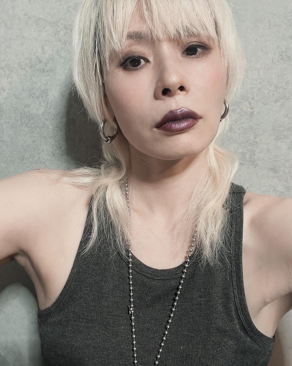 joycelovstyling's tweet photo. Love my new hair style.
I look like female gangster 😆 https://t.co/uWJlMZOhSF