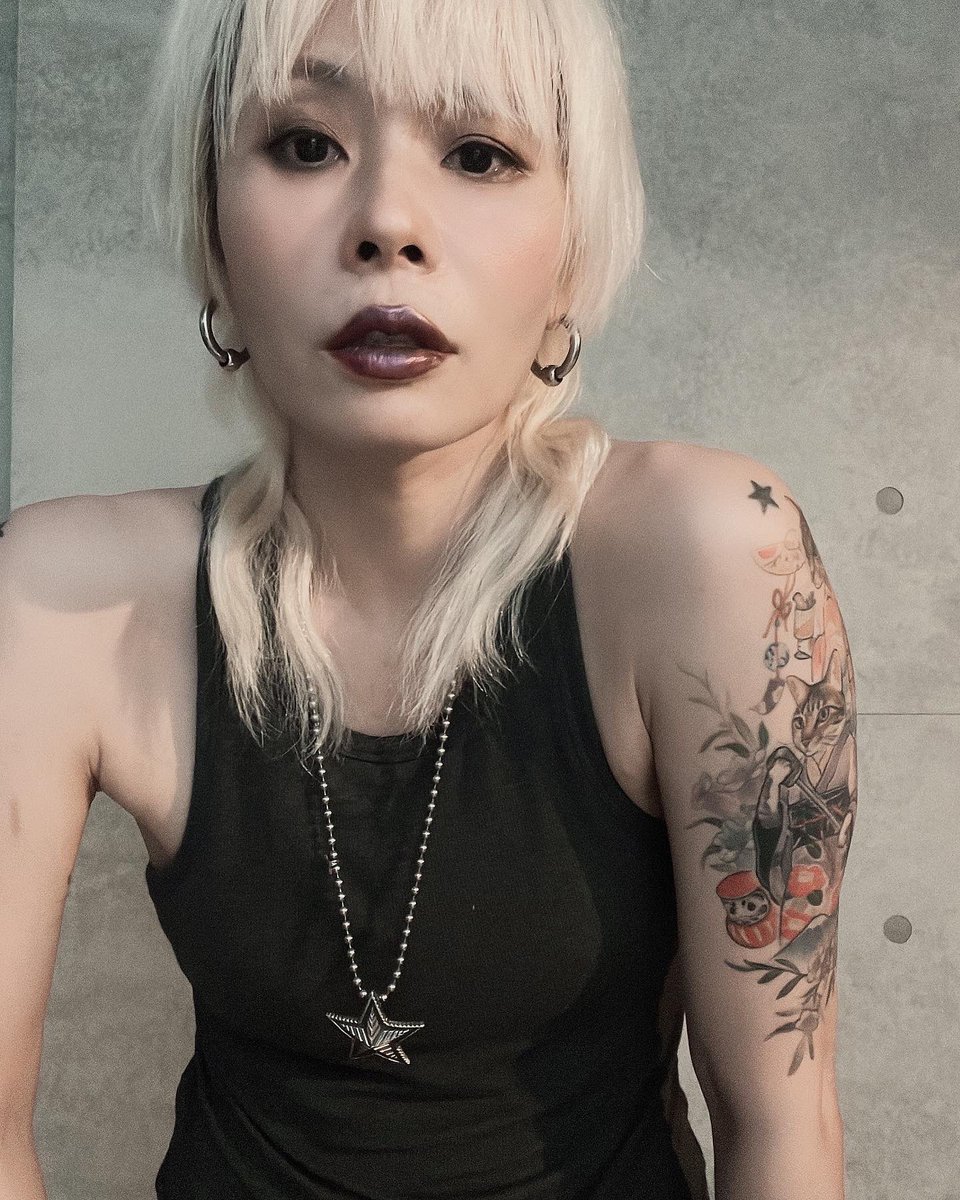 joycelovstyling's tweet photo. Love my new hair style.
I look like female gangster 😆 https://t.co/uWJlMZOhSF