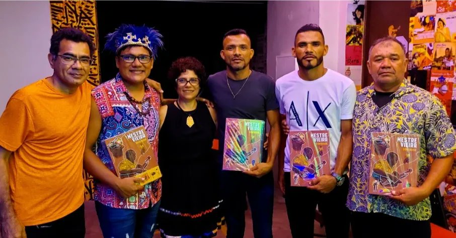 HolofoteVirtual's tweet photo. Noite de lançamento do songbook Mestre Vieira, que integra Inventário Mestre Vieira, projeto apoiado pelo Rumos @itaucultural , com realização nossa! Que maravilha, viva a Guitarrada, viva Mestre Vieira! https://t.co/hWaFVyGGoV