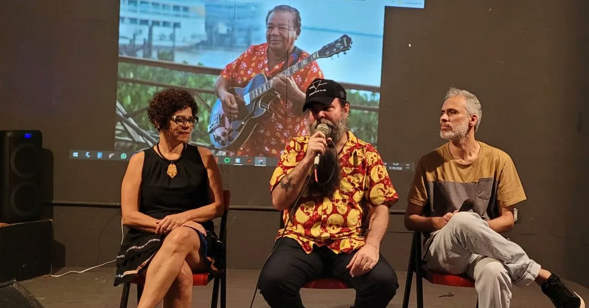 HolofoteVirtual's tweet photo. Noite de lançamento do songbook Mestre Vieira, que integra Inventário Mestre Vieira, projeto apoiado pelo Rumos @itaucultural , com realização nossa! Que maravilha, viva a Guitarrada, viva Mestre Vieira! https://t.co/hWaFVyGGoV