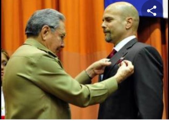 ErnandezSasha's tweet photo. Hoy es un dìa de celebraciòn para los cubanos; dos grandes hombres celebran su cumpleaños; generaciòn diferente y mismos ideales 🤜🇨🇺; familia twittera a esto llamo continuidad grantizada 👌👌. Felicidades @RaulCastro_Ruz y @GHNordelo5 en sus cumpleaños #Cuba #IzquierdaUnida 👇👇 https://t.co/VbS0GJl2iI