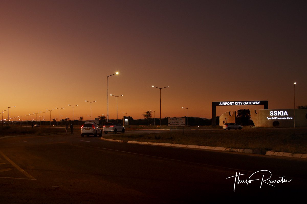 thusoramatu's tweet photo. The Sir Seretse Khama International Airport Special Economic Zone is intended as the flagship of the country's Special Economic Zones. It's supposed to become an Airport City housing various industries such as aerospace and
#PhotographyByThusoRamatu https://t.co/ocAkheJIMq
