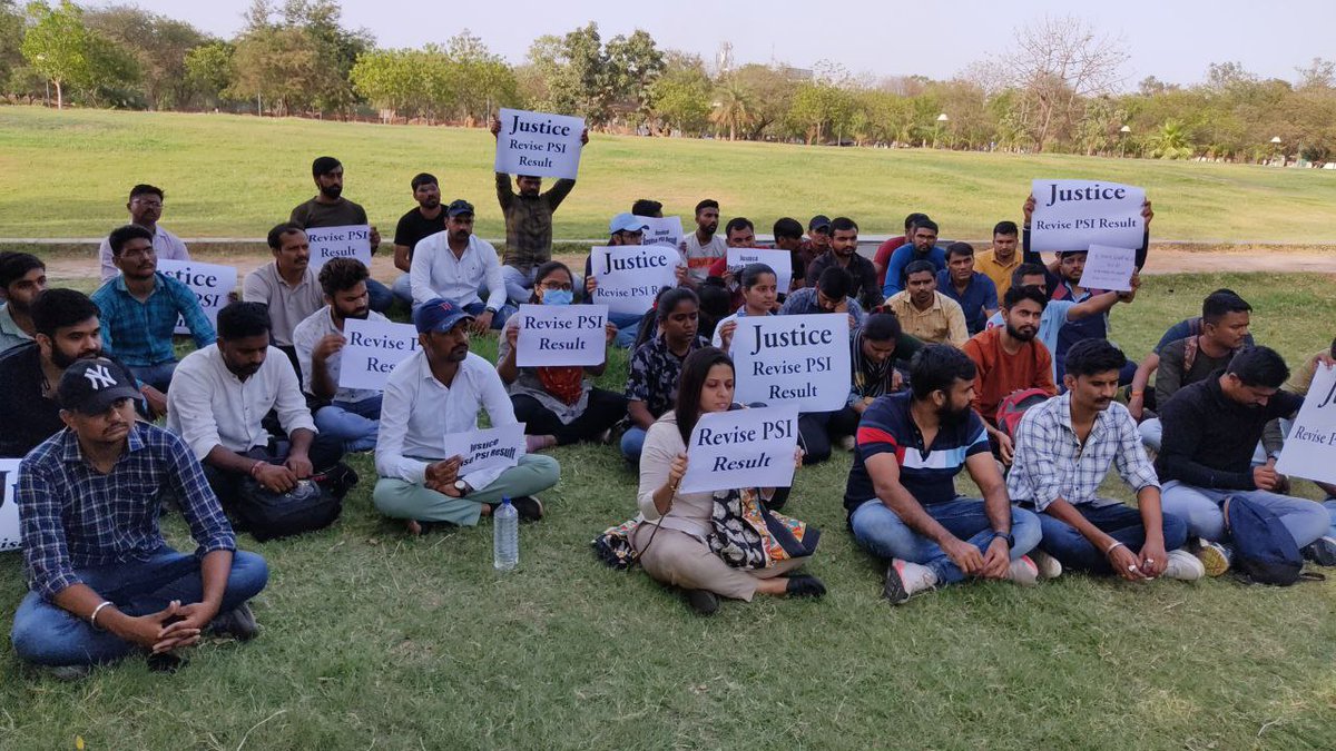 YAJadeja's tweet photo. #રાજકીય_ભરતી ના #શંભુ_મેળા માંથી જો સમય મળી ગયો હોઈ તો #સરકારી_ભરતી ના લાયક અને હકદાર ઉમેદવારો ની ભરતી કરવાનું પણ ધ્યાનમાં લેજો.

કાચિંડા / ખિસકોલી ના બુદ્ધિ પ્રદર્શન માંથી જો ફુરસત મળી હોઈ તો આ નોકરી વાંચ્છુકોની અટકાયત કરવા કરતા માંગણી અને લાગણી સાંભળી ન્યાય આપજો
@Bhupendrapbjp https://t.co/YfnK3uujHB