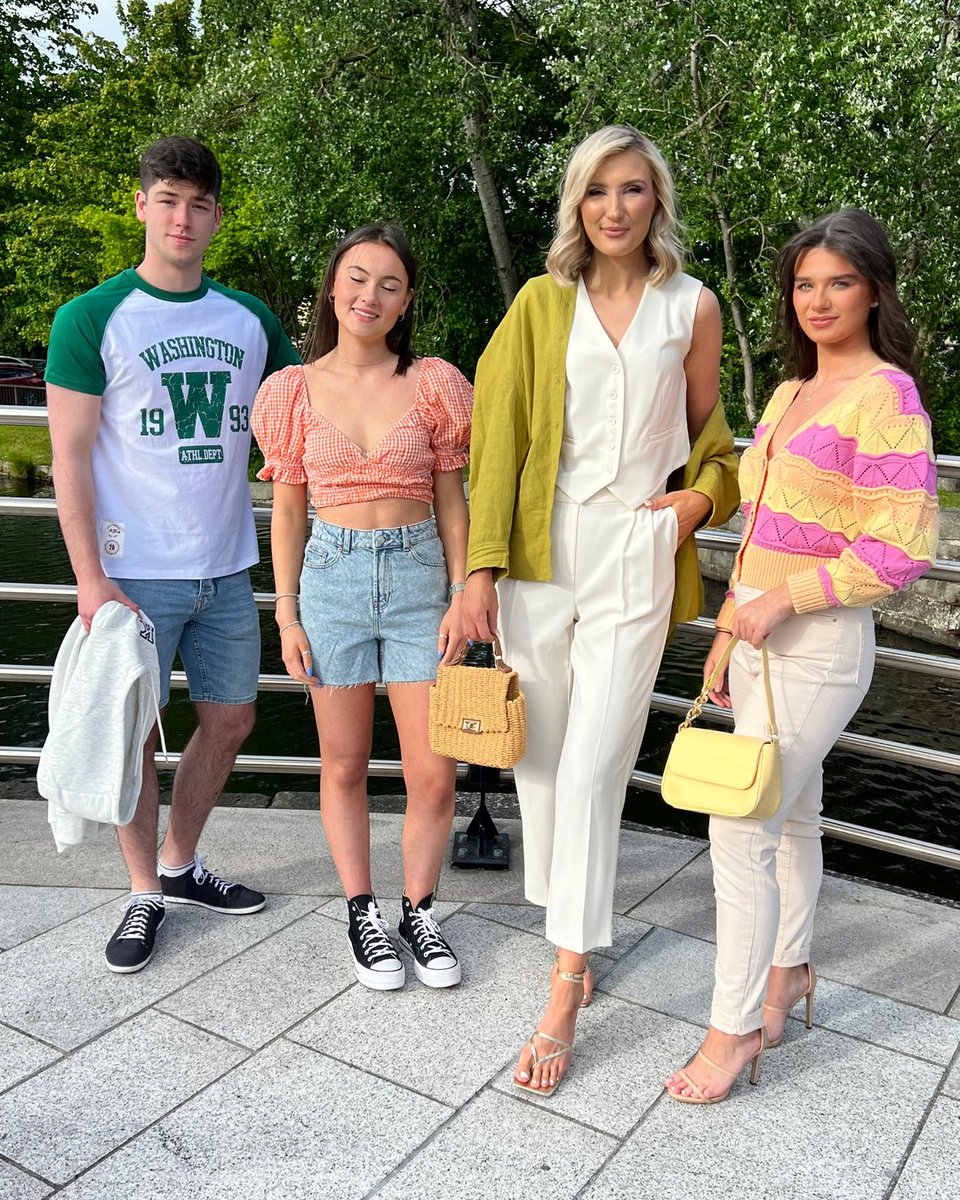 Buttercrane's tweet photo. Our fabulous local models for our latest Local Women Magazine SS22 photoshoot πππ
Thanks - you were all fab! Magazine out this week so make sure you pick up a copy.
#localwomenmagazine #bloggers #localmodels #bloggerstyle https://t.co/YpUI0LLSxI