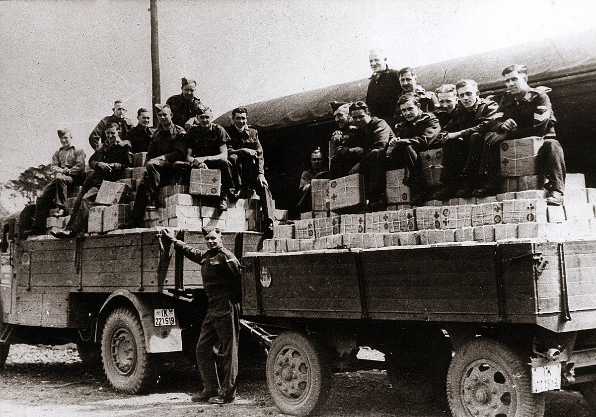 CMJWLamsdorf's tweet photo. Transport paczek z #MKCK dla jeńców brytyjskich w #Blechhammer, oddziale roboczym Stalagu VIII B #Lamsdorf.
/
Transport of packages from the @ICRC designed for British #POWs in #Blechhammer, working party of Stalag VIII B #Lamsdorf. https://t.co/0rbkgZwetN