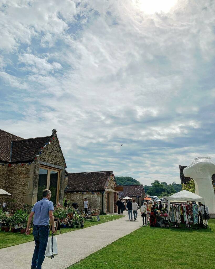 Lovely day for it!! Jubilee event at <a href="/rothbarandgrill/">Roth Bar & Grill</a> today 🇬🇧
We’ll be here until 4pm and there is plenty to see and do including the Henry Moore exhibit at @hauserwirthsomerset 
.
.
#handmade #jubilee #homedecor #70years #celebration instagr.am/p/CeV0Es_Mken/