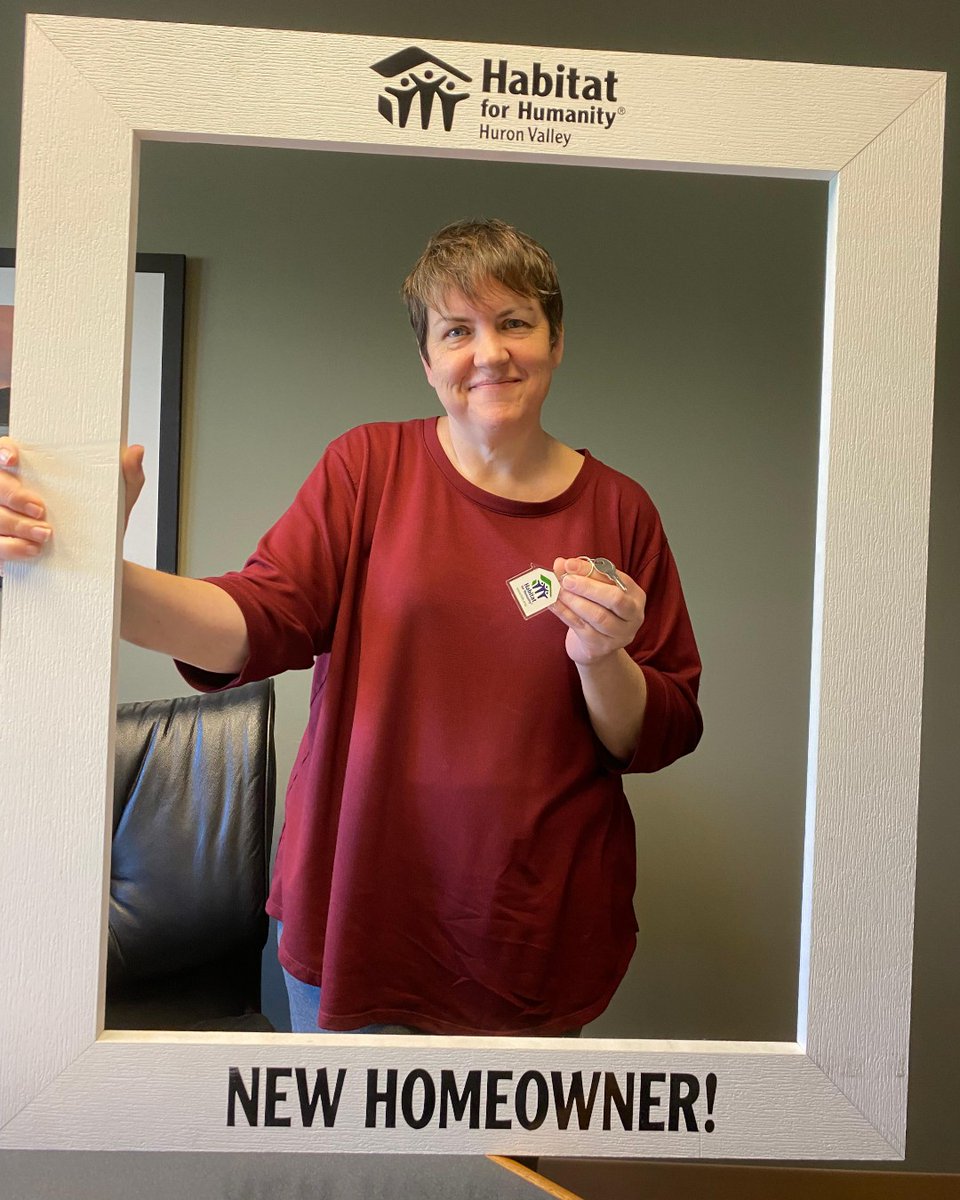 Welcome Home, Arnold family!! 💙🏠
Watch the home dedication with the link below. Thank you to  the Good News Group congregations, <a href="/BankofAmerica/">Bank of America</a> and everyone who worked on this home! h4h.org/blog/arnoldded…

#UnderOneRoof #AffordableHomeownership #WelcomeHome