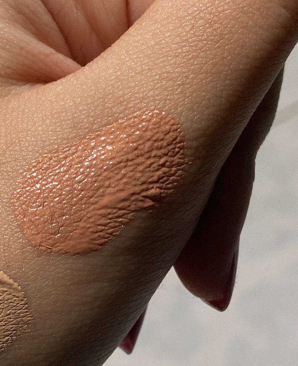 pake creamblush dari otwoo yang shade 02. Pakenya dikit aja, bukan karena irit, karena pake dikit dah cukup. 

menururku ini tahan sampe setahunan lebih deh 🥲😂 shope.ee/99kNssaN5m