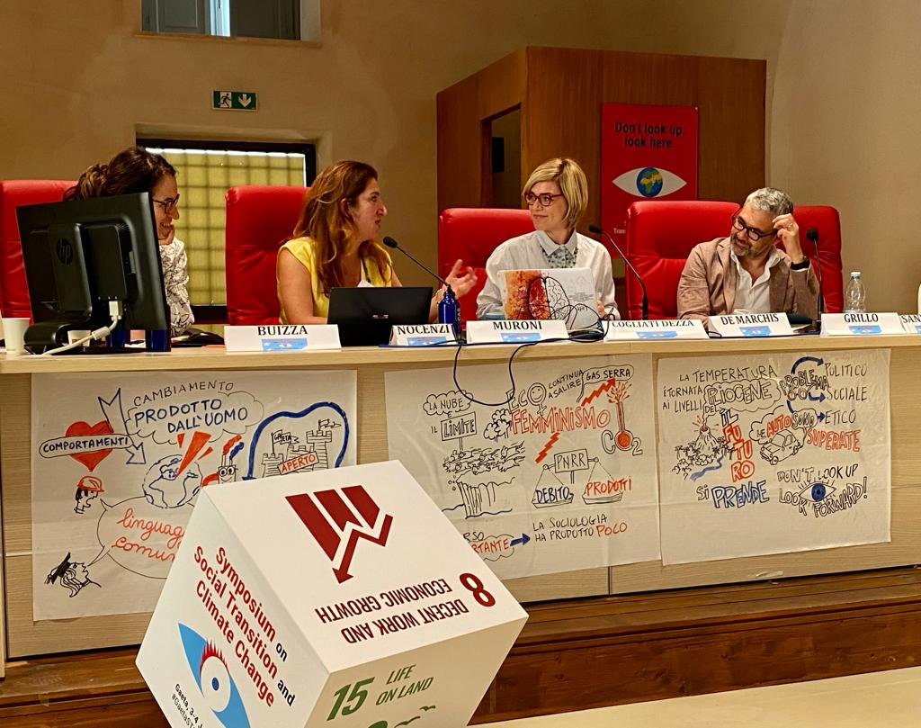 Bisogna immaginare la società in maniera nuova.  Per l’economia circolare abbiamo bisogno della #greensociety. I cittadini devono accompagnare il cambiamento. Non basta più il voto ogni cinque anni, ma servono confronto costante e condivisione di consapevolezza e responsabilità.