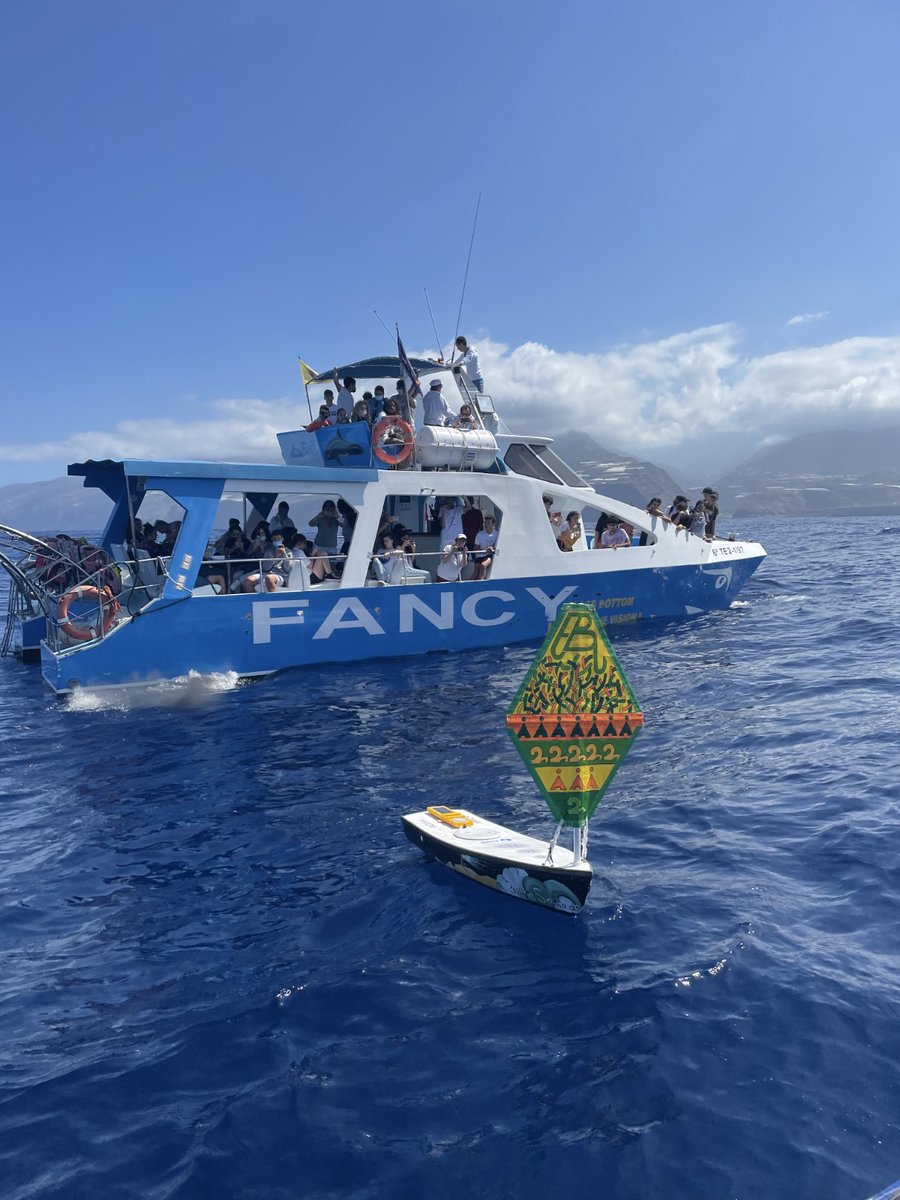 plocan's tweet photo. ⛵ Lanzamos un bote educativo a vela en aguas de #Tazacorte (La Palma) junto al alumnado del IES Eusebio Barreto, quienes colaboraron con la preparación del mismo. 

🌊 La previsión es que el pequeño barco pueda cruzar el océano Atlántico. 

#ICTSNews #PLOCAN https://t.co/0rvMgoxaoO