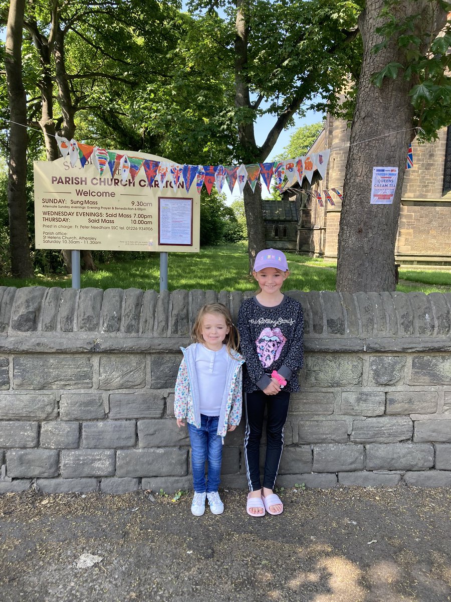 MissRaynor8's tweet photo. Carlton jubilee celebrations looking for the bunting they created and completing a treasure hunt around the church 🇬🇧@CarltonLennon20 @PACTcarlton https://t.co/u0zdP2wOPr
