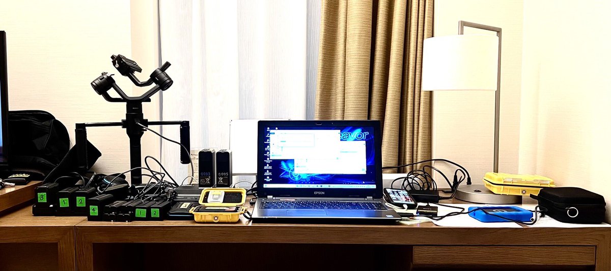 出張あるある
データ整理&amp;充電祭り

明日も頑張ろう！