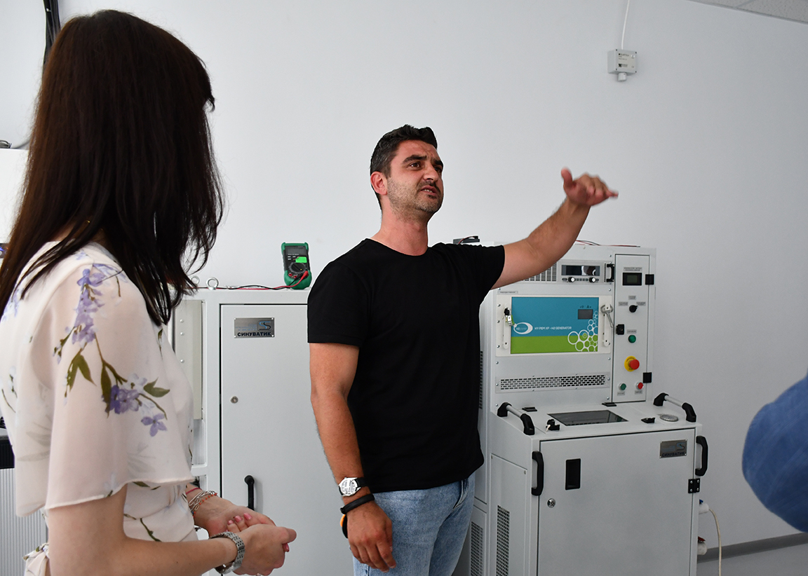 Bulgarian Academy of Sciences (@bgsciencesbas) on Twitter photo The Institute of #Electrochemistry and #Energy Systems of <a href="/BgSciencesBAS/">Bulgarian Academy of Sciences</a> presented to <a href="/GabrielMariya/">Mariya Gabriel</a> and <a href="/bartbiebuyck/">Bart Biebuyck 🇪🇺</a> its latest #hydrogen projects for the #public #transport 🚎 The Institute of #Electrochemistry and #Energy Systems of <a href="/BgSciencesBAS/">Bulgarian Academy of Sciences</a> presented to <a href="/GabrielMariya/">Mariya Gabriel</a> and <a href="/bartbiebuyck/">Bart Biebuyck 🇪🇺</a> its latest #hydrogen projects for the #public #transport 🚎