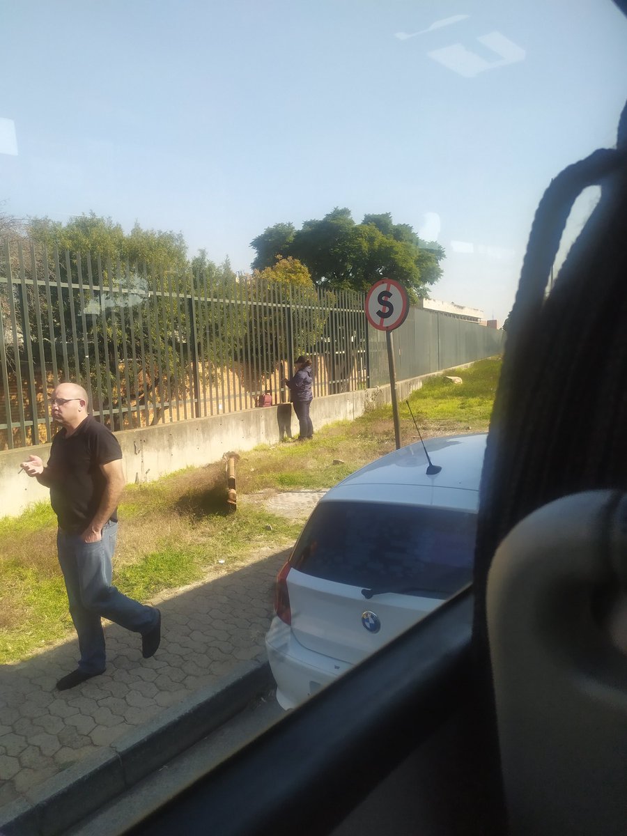 00_thato's tweet photo. @ReaVayaBus @CityofJoburgZA
Did the bus driver not stop in the middle of road and got off. She's chilling there and we're in the bus as we speak.. it's been about 6 mins now. 

F12 https://t.co/2HsMFttjPw