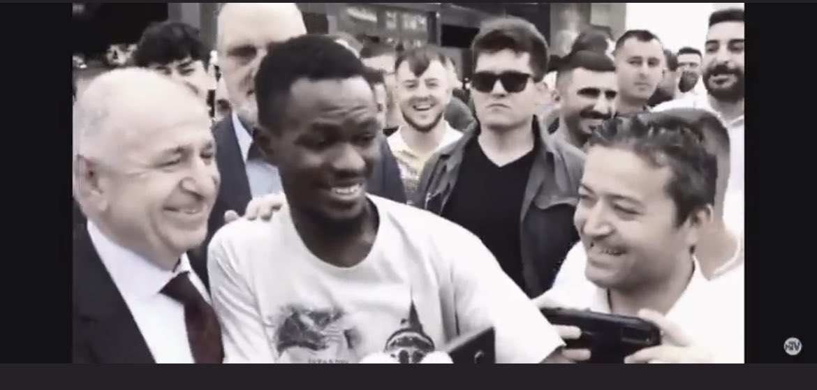 Hangi ırkçının böyle bir resmi var ?